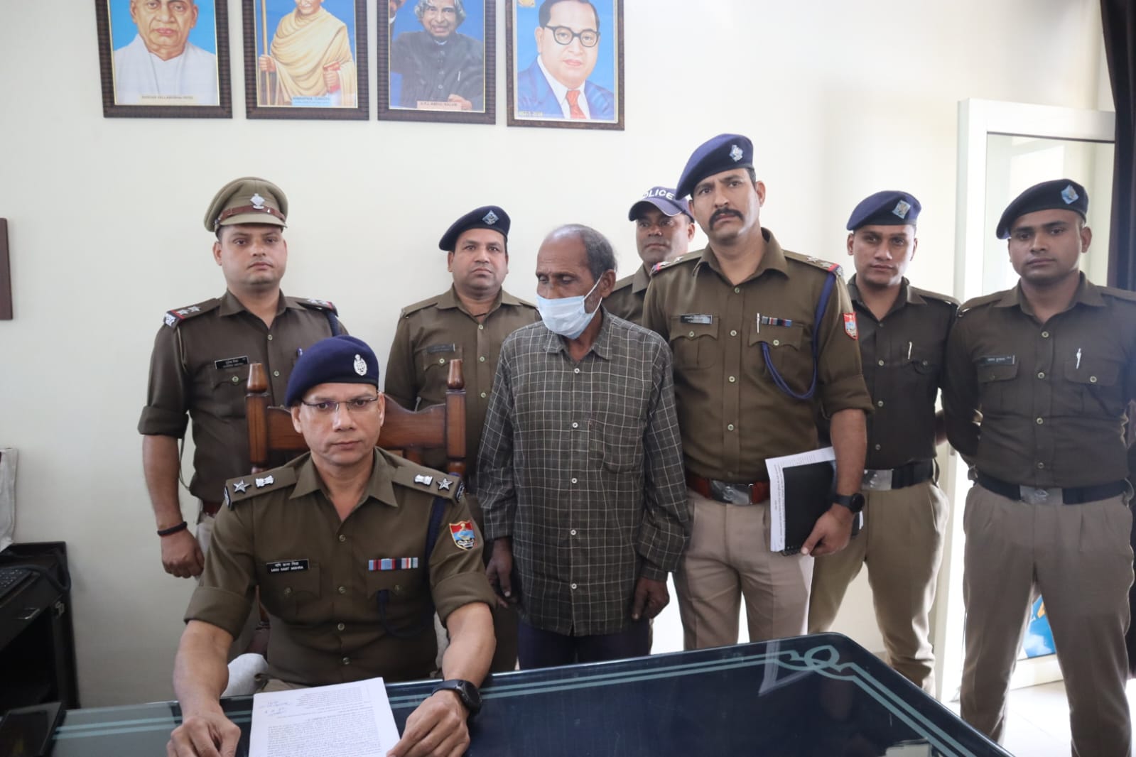 बिग ब्रेकिंग-(उधमसिंहनगर) अवैध असलाह बनाने की फैक्ट्री का पुलिस ने किया भंड़ाफोड़, बड़ी मात्रा मे तमंचे, बन्दूक, कारतूस बरामद