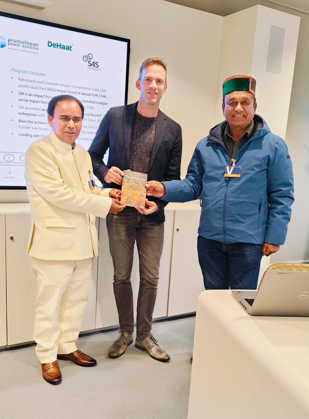 मंत्रीजी का विदेश प्रेम जनता की समस्या पर भारी