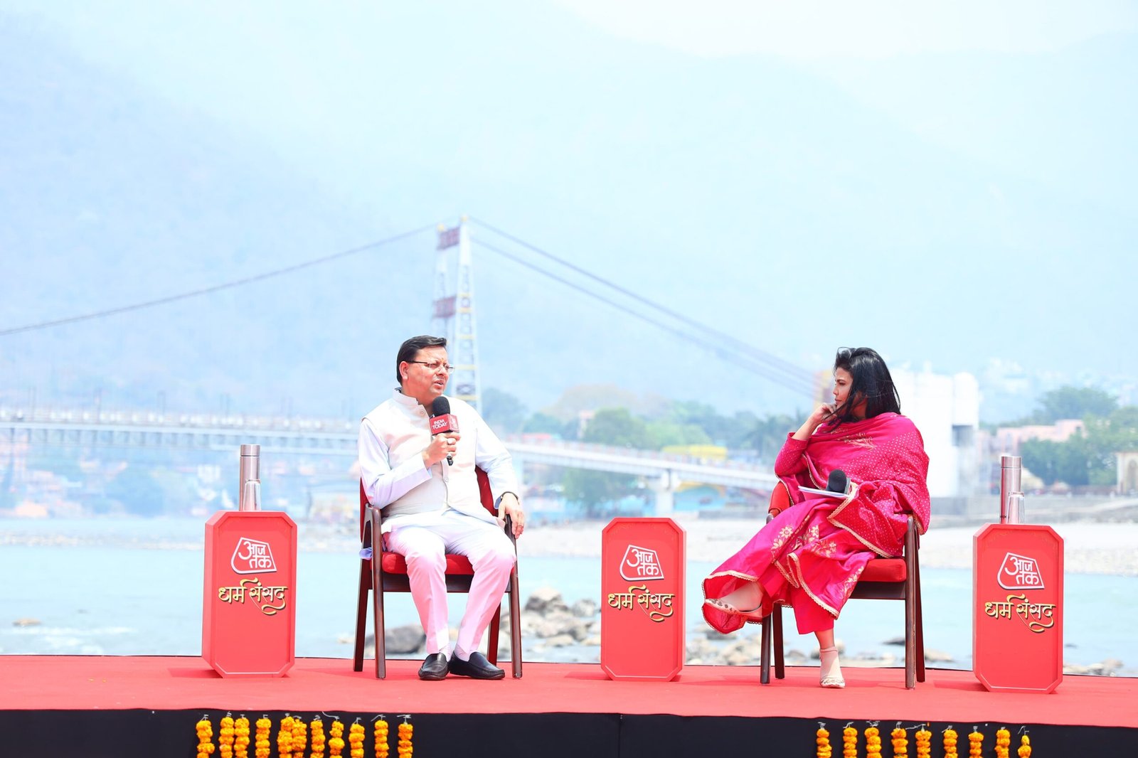 मुख्यमंत्री  धामी ने किया आस्था पथ  मुनि की रेती में आयोजित धर्म संसद कार्यक्रम में प्रतिभाग