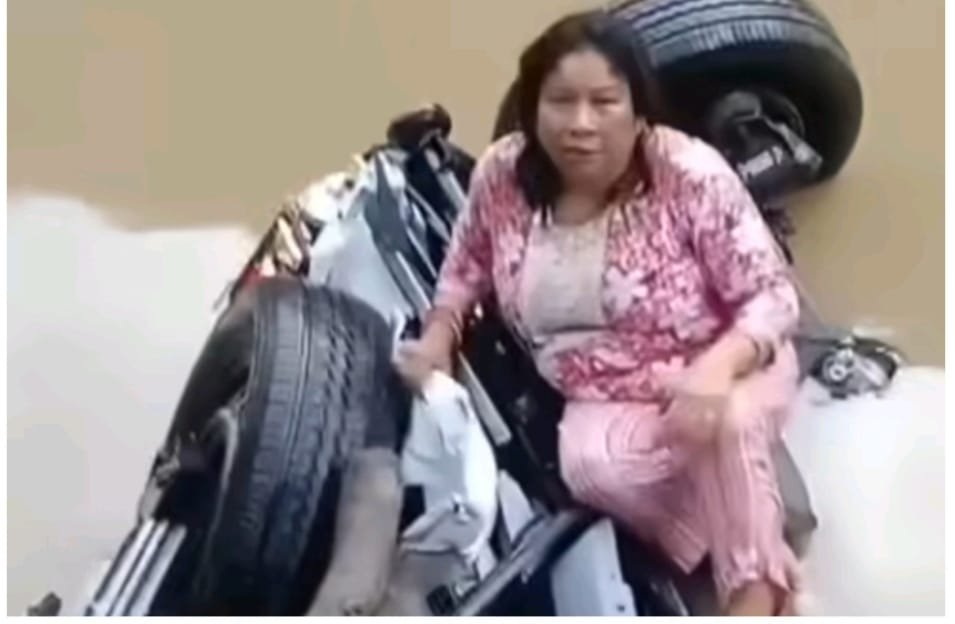 देवप्रयाग में बड़ा सड़क हादसा: 300 मीटर गहरी खाई में गिरी थार, एक महिला घायल, कई लापता