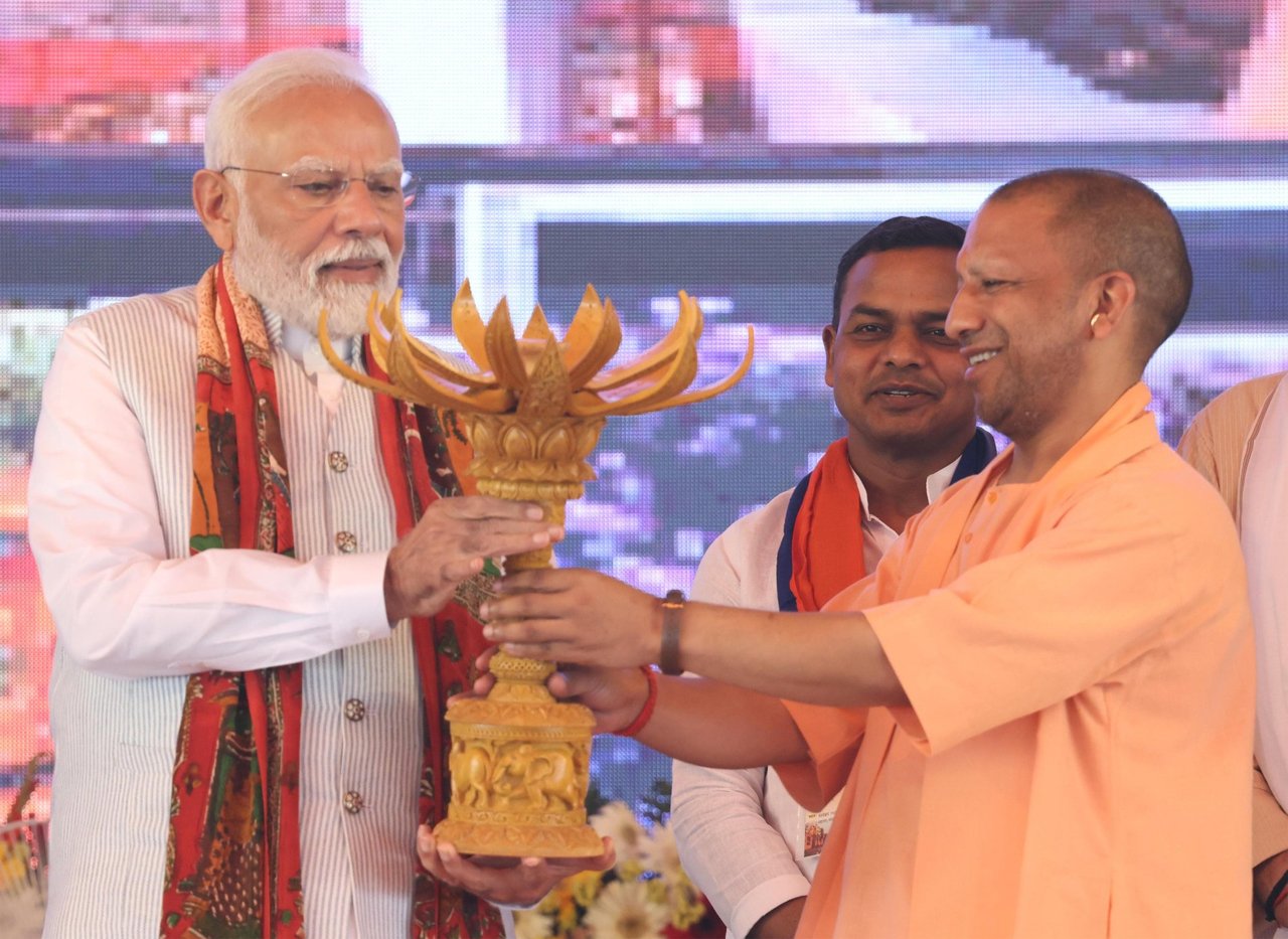 वाराणसी : पीएम मोदी ने काशी को दी सौगात, विपक्षी दलों पर भी साधा निशाना, कहा- परिवार का विकास ही उनका सिद्धांत