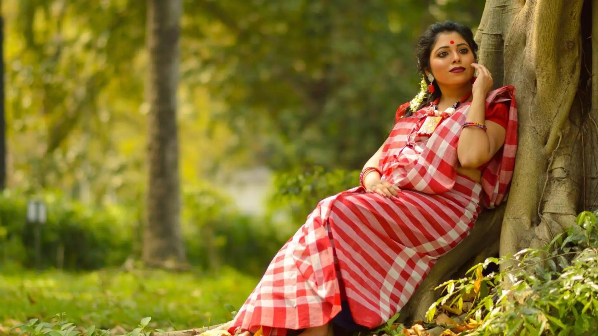 हर महिला को आनी चाहिए इन 5 तरह की साड़ी पहनने की कला, लगेंगी बेहद खूबसूरत