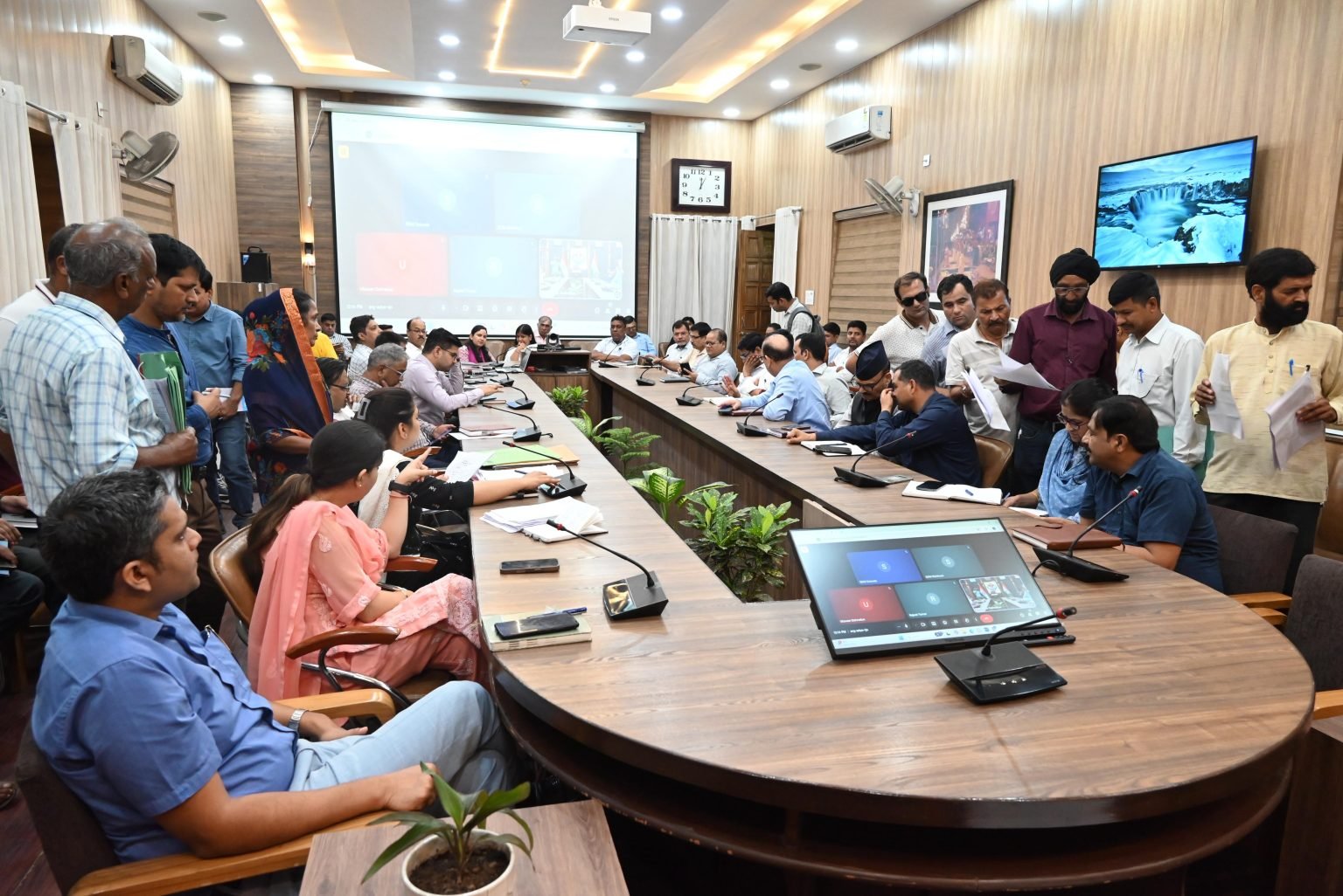 डीएम सविन बंसल की सख्ती, सरकारी संपत्ति पर कब्जा करने वालों पर होगी कड़ी कार्रवाई