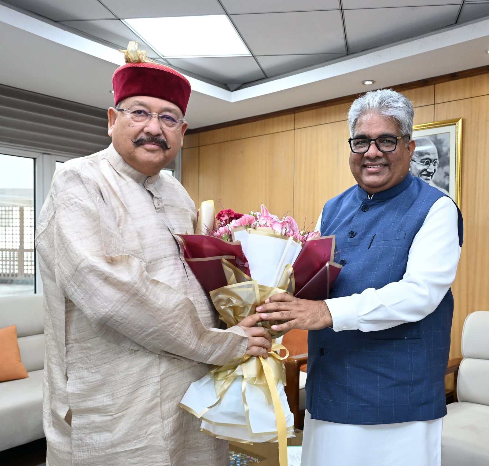 केंद्रीय पर्यावरण मंत्री से महाराज की शिष्टाचार भेंट, प्राकृतिक ग्लेशियर और बड़े तालाबों के अध्ययन पर बल