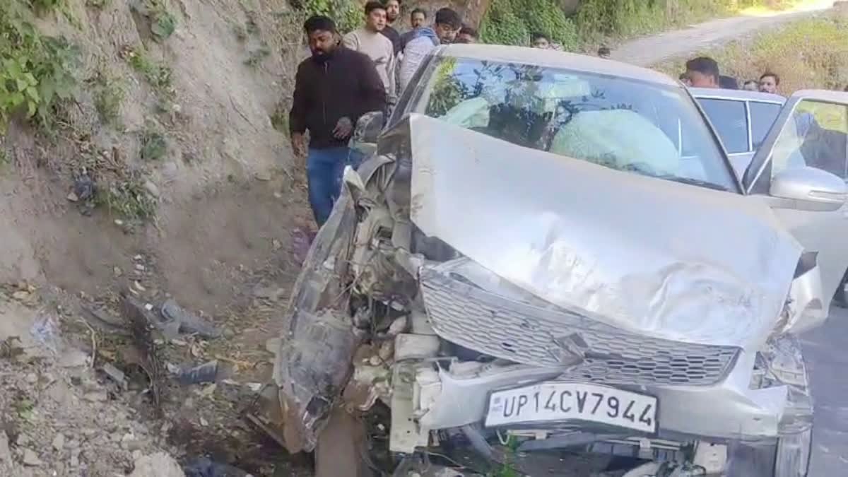 नैनीताल मार्ग पर वाहन दुर्घटना: पर्यटक महिला बुरी तरह चोटिल, अन्य यात्री भी प्रभावित