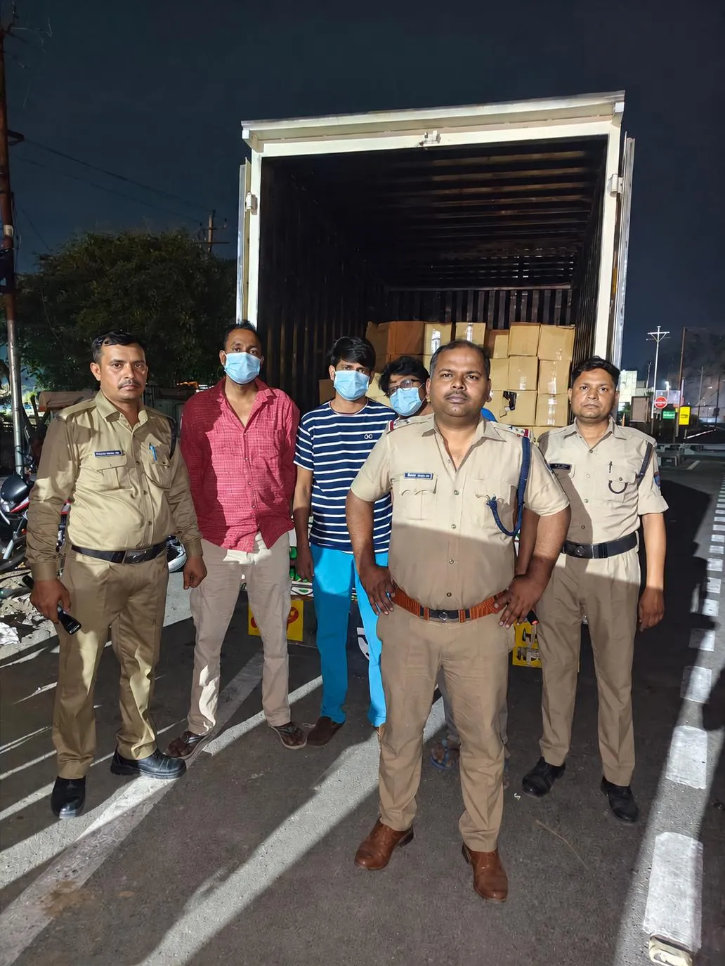 दून पुलिस का नशा तस्करों पर बड़ा प्रहार: विकासनगर में 120 पेटी अवैध अंग्रेजी शराब बरामद, तीन तस्कर गिरफ्तार