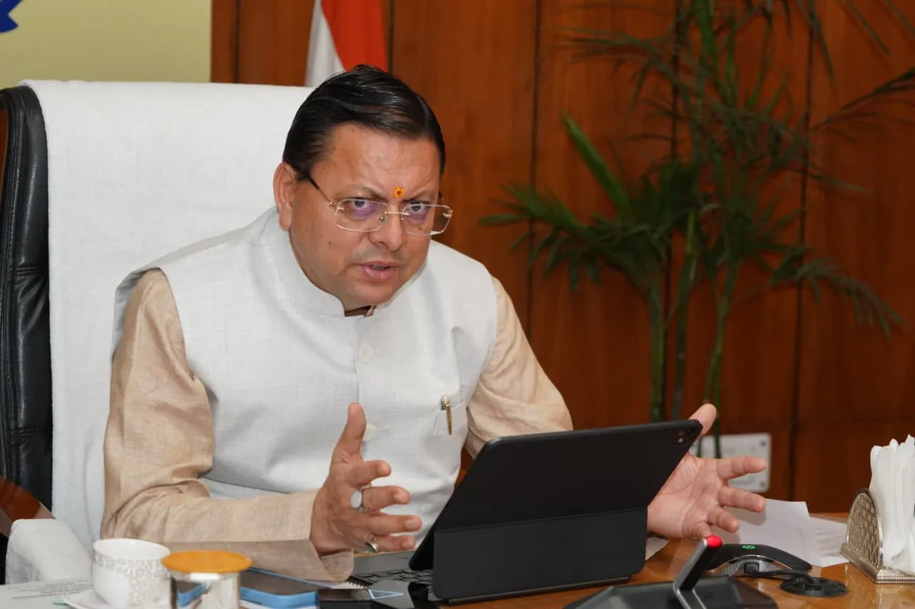 धामी का सख्त संदेश: समय पर पूरे करें विकास कार्य, देरी करने वालों पर गिरेगी गाज