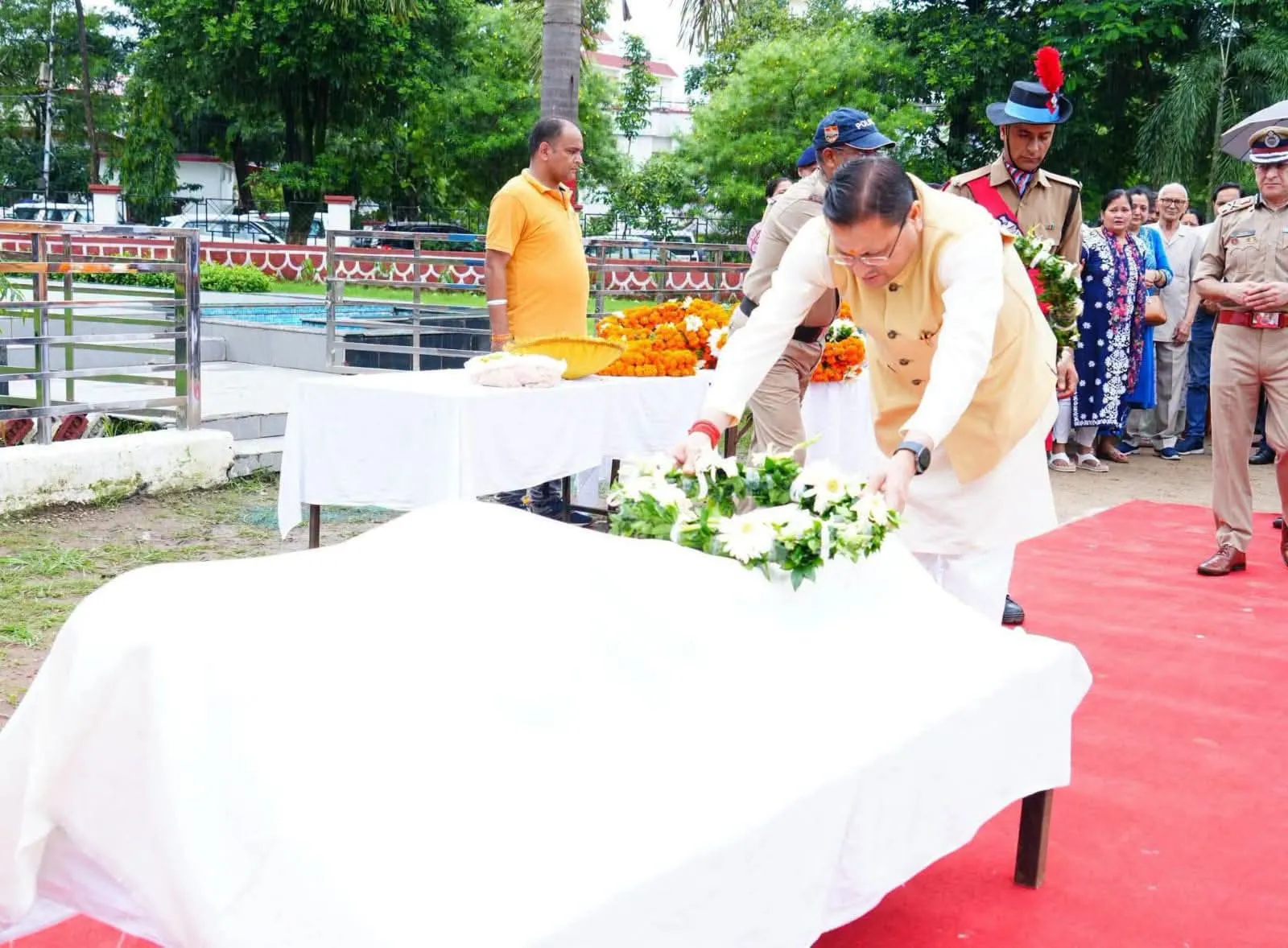राजकीय सम्मान के साथ दी गई अंतिम विदाई: दिवंगत निरीक्षक मनोज मनराल को मुख्यमंत्री व डीजीपी ने दी श्रद्धांजलि