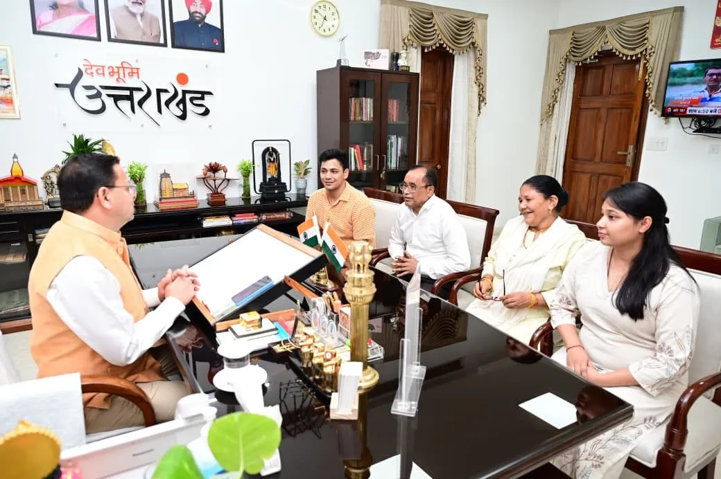 मुख्यमंत्री धामी से मिले शेफ केशव नेगी, सहयोग के लिए जताया आभार