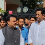 देहरादून के निजी स्कूल में छात्रा से छेड़छाड़ के आरोपों पर हंगामा, स्कूल प्रबंधन के खिलाफ प्रदर्शन