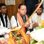 पीएम मोदी के सार्वजनिक जीवन और राष्ट्रसेवा के 25 वर्ष पूर्ण होने पर सीएम धामी ने काशी विश्वनाथ मंदिर में की विशेष पूजा