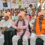 देहरादून में भाजपा नेताओं ने सुनी PM मोदी की मन की बात, महेंद्र भट्ट ने कार्यकर्ताओं से किया संवाद