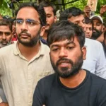 दिल्ली में प्रदर्शन से पहले पुलिस की कार्रवाई, अभिजीत दीपके और ध्रुव राठी को हिरासत में लिए जाने की जानकारी